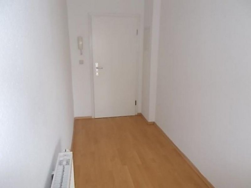 Limbach-Oberfrohna *** Großzügige WG 2-Zimmer mit Wannenbad, Einbauküche und Laminat im Zentrum *** Wohnung mieten