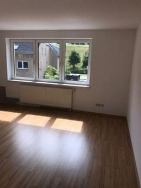 Wittgensdorf ** Kleine 2-Zimmer mit Laminat, Stellplatz und Wannenbad zum Toppreis! ** Wohnung mieten