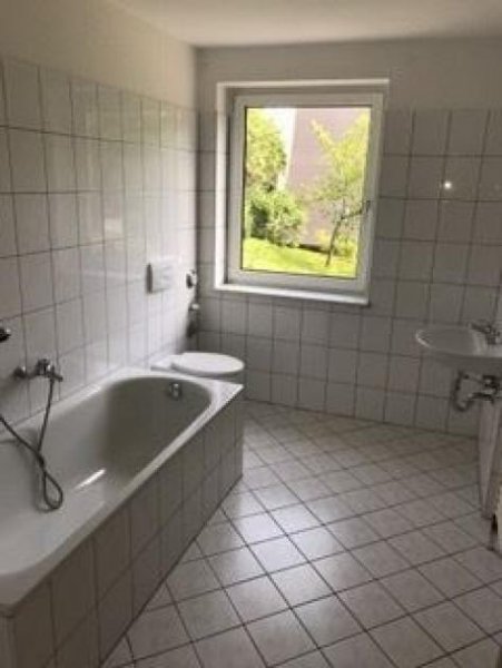 Wittgensdorf ** Kleine 2-Zimmer mit Laminat, Stellplatz und Wannenbad zum Toppreis! ** Wohnung mieten