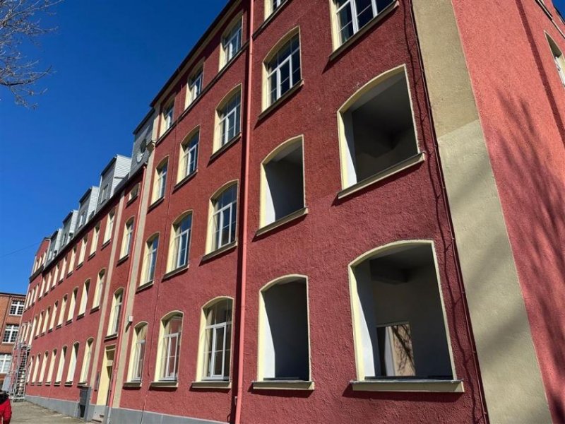 Burkhardtsdorf Erstbezug nach San.! Große 5-Zimmer Loft mit Wa., Du. und Riesenloggia in ruhiger Lage! EBK mgl. Wohnung mieten