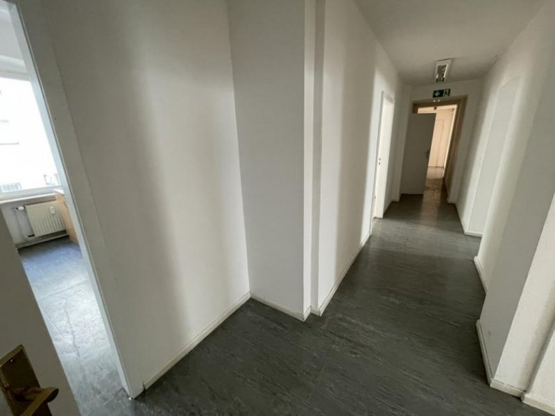 Berlin Attraktive Büroeinheit im 1. OG, 
7 Zimmer, ca. 156,70 m² Gewerbe mieten