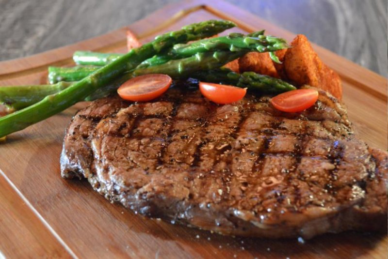 Berlin Großes Steakrestaurant in der Gropiusstadt Gewerbe mieten