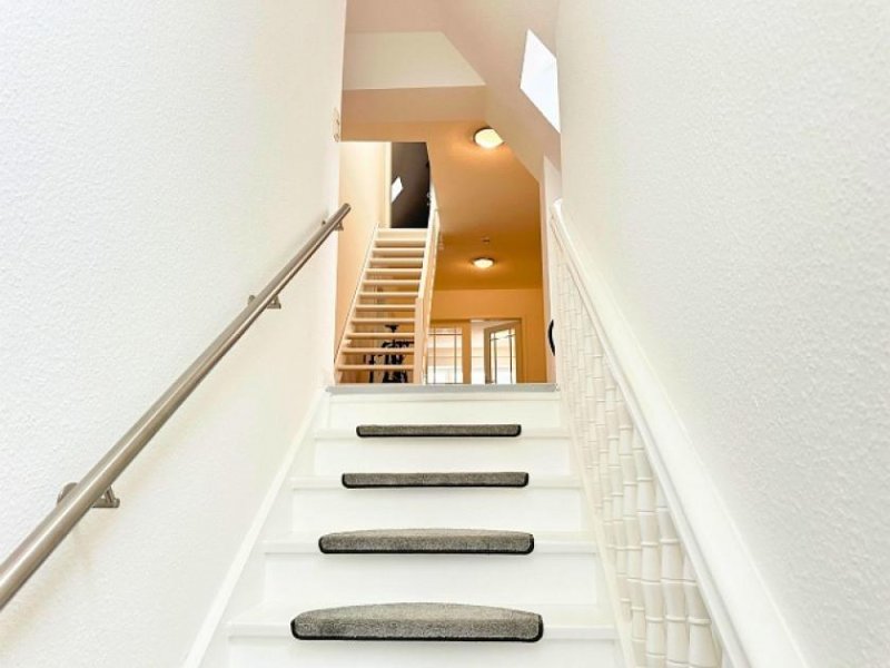 Heide Vermietung einer traumhaften Dachgeschosswohnung - mit Blick auf den Heider Marktplatz Wohnung mieten