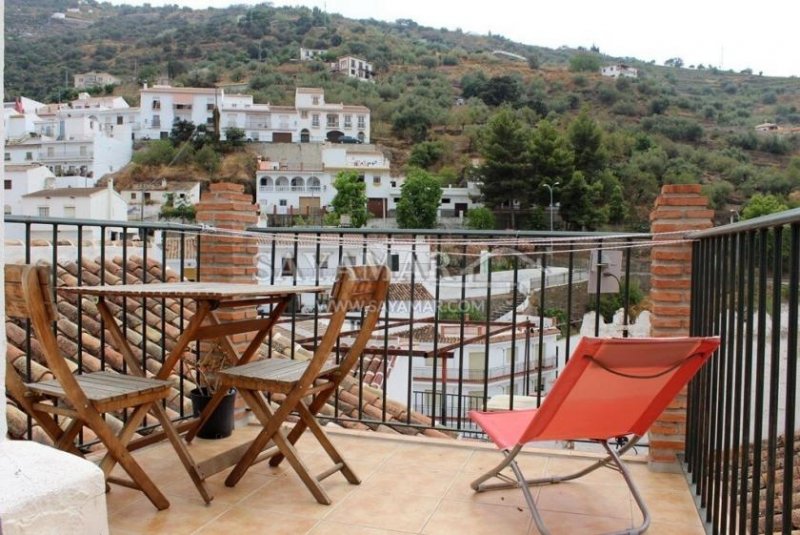 Sayalonga Helles Apartment mit Dachterrasse Wohnung mieten