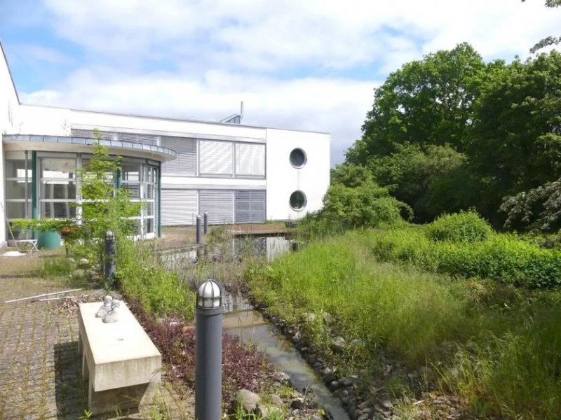 Isernhagen Design Bürokomplex mit Eignerwohnung und Lager am Rande der Natur Gewerbe mieten