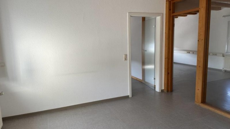 Breidenbach ++ KRAG Immobilien ++ Büro über zwei Etagen mit großzügigem Grundriss ++ Teeküche ++ variable Räume Gewerbe mieten