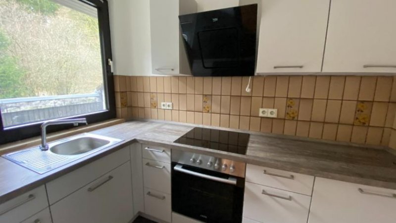 Holzminden 2-Zimmer-Dachgeschosswohnung mit EBK & Balkon, Neuhaus im Solling Wohnung mieten