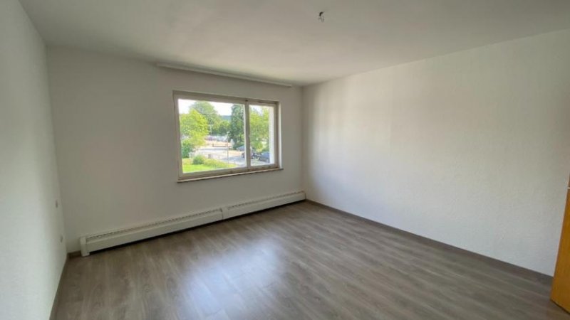 Holzminden Renovierte 3-Zimmer-Mietwohnung mit Balkon in der Nähe von Symrise, Internat am Solling zu vermieten Wohnung mieten