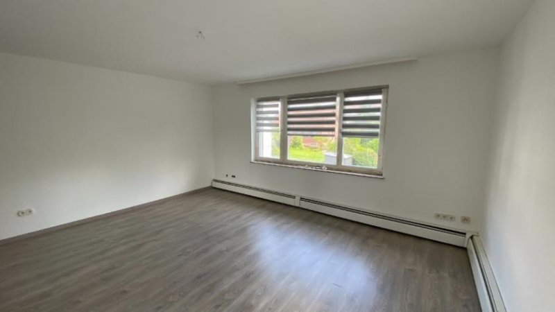 Holzminden Renovierte 3-Zimmer-Mietwohnung mit Balkon in der Nähe von Symrise, Internat am Solling zu vermieten Wohnung mieten