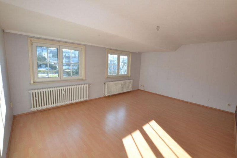 Stadtoldendorf 4-Zimmer-Dachgeschosswohnung in 37627 Stadtoldendorf Wohnung mieten