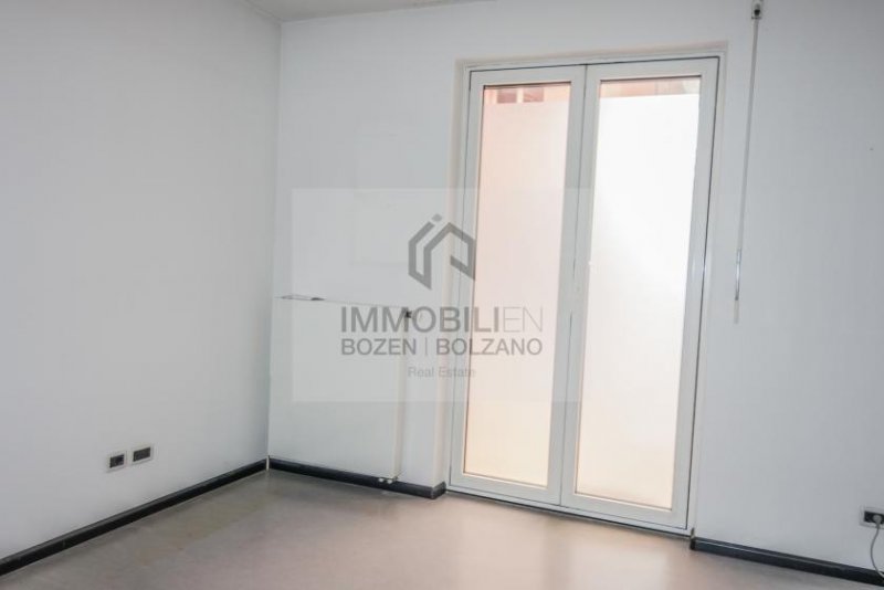 Bozen Büro/Praxis in Zentrum von Bozen zu vermieten Gewerbe mieten