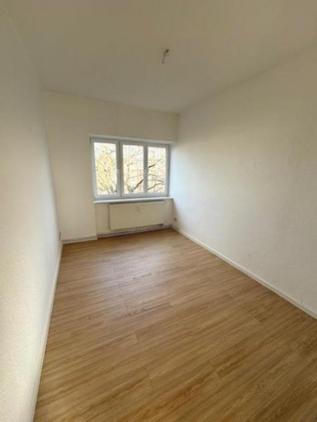 Magdeburg Wohnen im grünen, schöne 4-R-Wohnung mit BLK.3.OG ca.80,00m2 zu vermieten In MD -Stadtfeld Ost Wohnung mieten