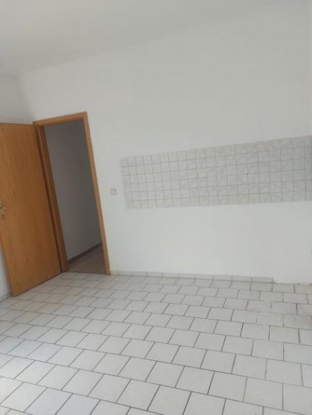 Magdeburg Preiswerte schöne 3-R-Wohnung im 2.OG 76,05m2 mit Balkon   
zu vermieten..! Wohnung mieten