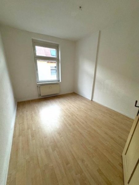 Magdeburg WG-taugliche preiswerte schöne 4-R-Wohnung im 2.OG ca.93,73m2 zu vermieten ! Wohnung mieten