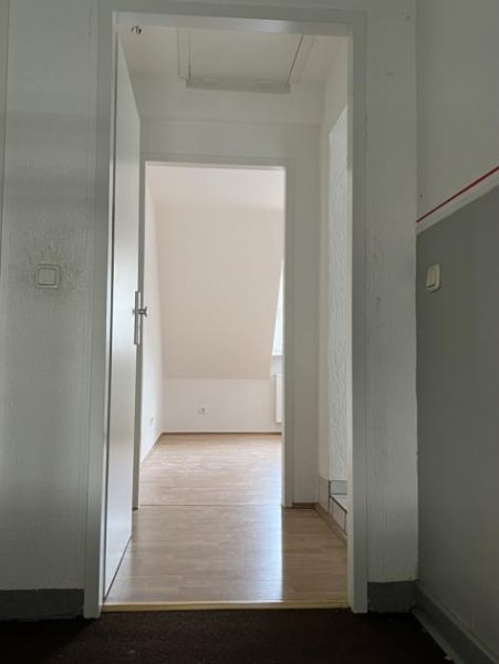 Duisburg DG - gemütliche 2-Zimmer Wohnung in Mehrfamilienhaus (8 Parteien) mit Gemeinschaftsgarten Wohnung mieten