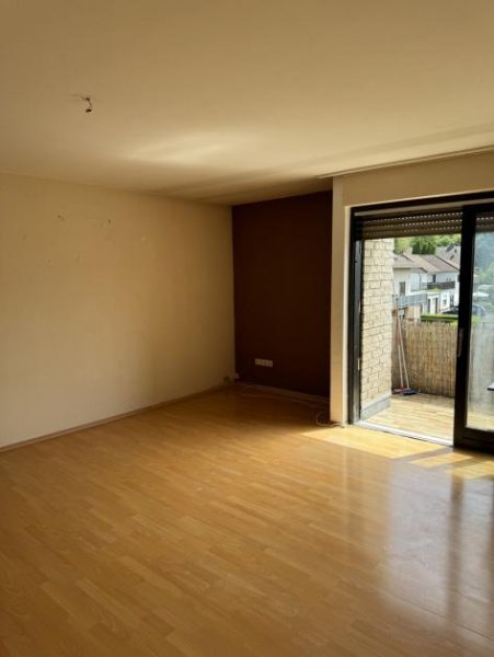 Eitorf EITORF, schöne 3-Zimmerwohnung, ca. 70 m² Wfl., Balkon, zentrale Lage, Keller, Gäste-WC + Stellplatz Wohnung mieten