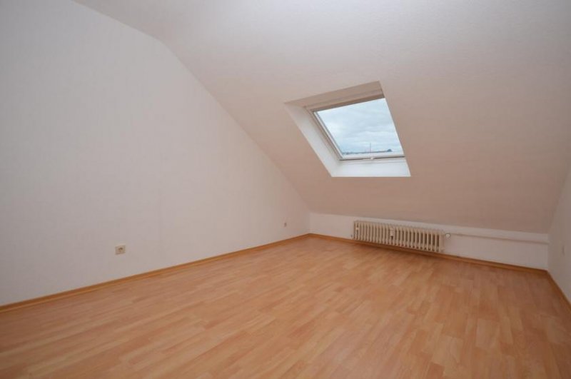 Groß-Zimmern DIETZ: Renovierte 3-Zimmer-Wohnung im 4. Obergeschoss Wohnung mieten