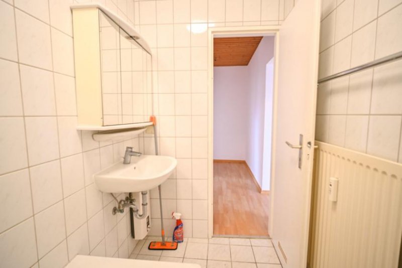 Groß-Zimmern DIETZ: Renovierte 3-Zimmer-Wohnung im 4. Obergeschoss Wohnung mieten