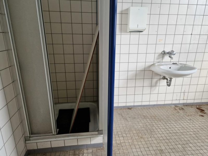 Saarbrücken Lagerfläche, sauber, beheizt, Laderampe, Toreinfahrt, Büros, Toiletten, PKW-Stellplätze -Stadtmitte Gewerbe mieten