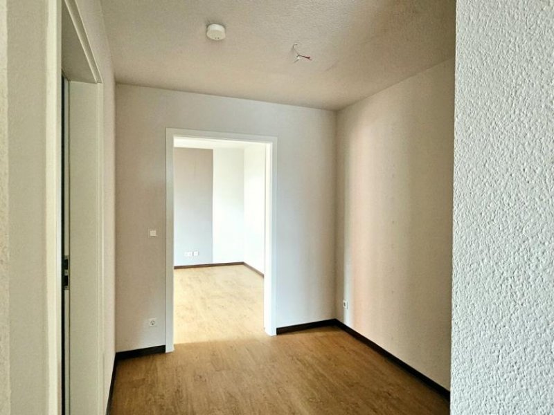 Bad Bergzabern Helle ,großzügige 2 Zimmerwohnung - zentrale Lage in Bad Bergzabern Wohnung mieten