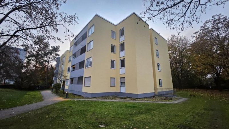 München *** SINGLES AUFGEPASST *** WG-Zimmer ab 01. Juni 2025 mit 12 m² in schöner Grünanlage in Freimann Wohnung mieten