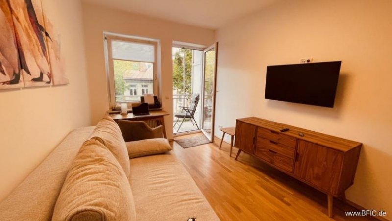 München Balkon-Zimmer, zentral, ruhig, neu renoviert & möbliert, nahe der Isar und U-Bahn Wohnung mieten