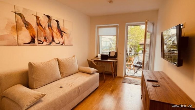 München Balkon-Zimmer, zentral, ruhig, neu renoviert & möbliert, nahe der Isar und U-Bahn Wohnung mieten