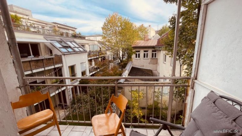 München WG-Zimmer mit Balkon nahe Isar & U-Bahn: Zentral, ruhig, neu möbliert, saniert Wohnung mieten