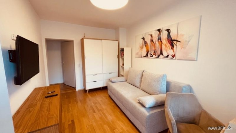 München WG-Zimmer mit Balkon nahe Isar & U-Bahn: Zentral, ruhig, neu möbliert, saniert Wohnung mieten