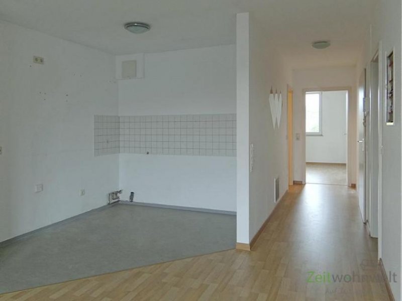 Meiningen (12536_24) MGN: moderne 2-Zimmer-Wohnung mit Laminatböden im Dachgeschoss, Hausmeisterdienste inklusive Wohnung mieten