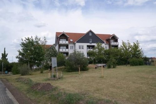 Leuna Wohnung Altbau Gemütliche und gut vermietete 3-Zimmer mit Balkon, Wannenbad und Stellplatz in ruhiger Lage! Wohnung kaufen