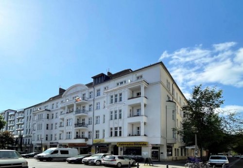 Berlin Wohnungsanzeigen Bezugsfreie, helle 
Altbauwohnung mit Balkon
im schönen Prenzlauer Berg
-Fernwärme- Wohnung kaufen