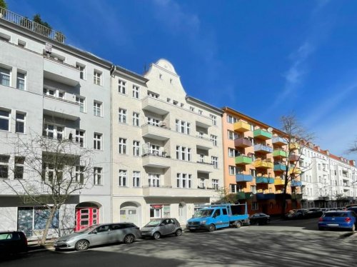 Berlin Bezugsfreie Eigentumswohnungen im Charmanten Altbau in Neukölln
- Fernwärme - Wohnung kaufen