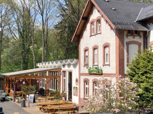 Luckenwalde Immobilien Wohn- und Geschäftshaus,
Gasthaus mit großem Biergarten,
Privathaus zum extravagantem wohnen Haus kaufen