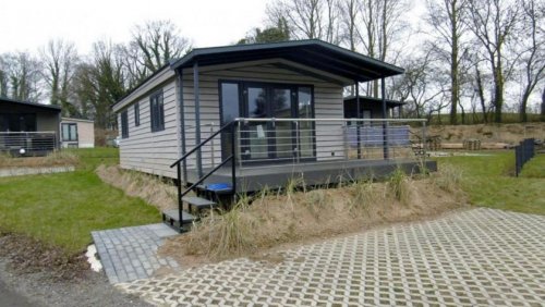 Scharbeutz Immobilien Möbliertes Ferienhaus mit Sonnenterrasse auf Pachtgrund in Scharbeutz nahe Ostsee Haus kaufen