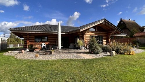 Wismar Immobilien Kanadisches Naturstamm-Blockhaus in Stadtrandlage von Wismar Haus kaufen