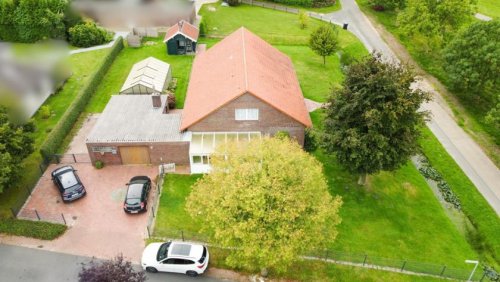 Weener Immo Einfamilienhaus in Weener-Vellage: Idyllisch am Deich, ruhig und mit vielen Möglichkeiten Haus kaufen