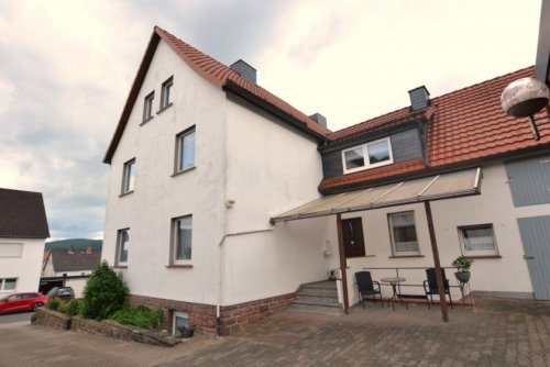 Holzen Hausangebote Doppelhaushälfte in Ortsrandlage von 37632 Holzen. Haus kaufen