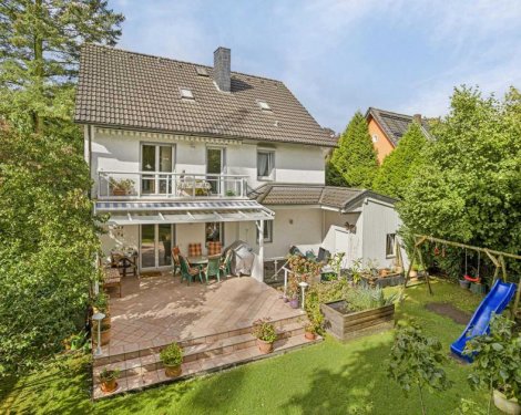 Ratingen Immobilienportal Freistehendes Ein-/Dreifamilienhaus auf großem Grundstück in Ratingen-Mitte Haus kaufen