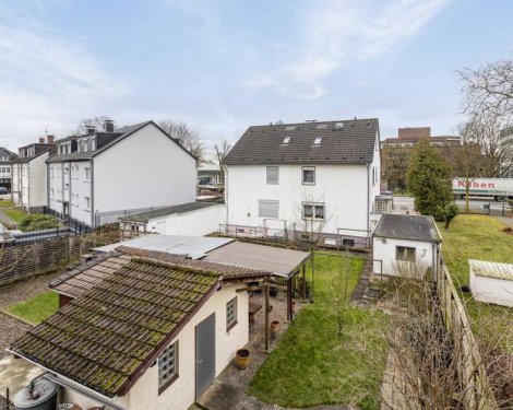 Ratingen Günstiges Haus Zentral gelegene Doppelhaushälfte mit fünf Stellplätzen in Ratingen-Tiefenbroich Haus kaufen