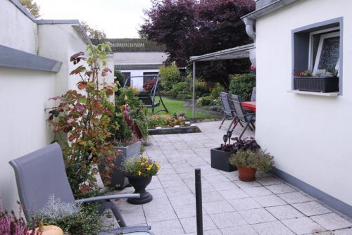 Mönchengladbach Immobilienportal ++INS NEUE JAHR MIT EINEM NEUEN KAPITEL++
Reihenmittelhaus, 119 m², 5 Räume, Garten und Terrasse Haus kaufen