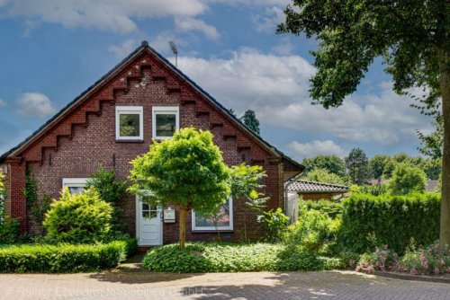 Emmerich am Rhein Hausangebote Elten: Einfamilienhaus * Einliegerwohung * 2 Garagen * Naturgarten... Haus kaufen