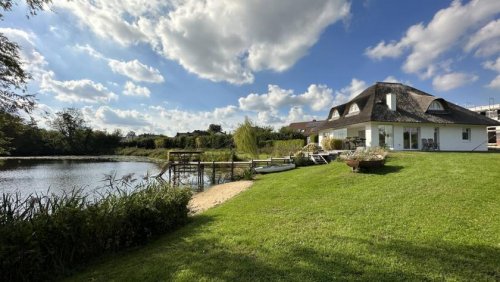 Kleve (Kreis Kleve) Immobilie kostenlos inserieren Traumhaftes Reetdachhaus mit privatem See in Kleve-Rindern! Haus kaufen
