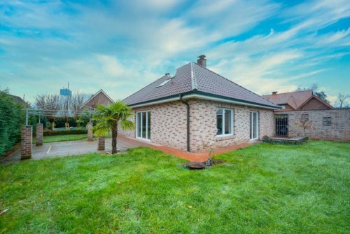 Neuenhaus Immobilien Großzügiger Bungalow mit Pool und Wohlfühlambiente in Veldhausen Haus kaufen