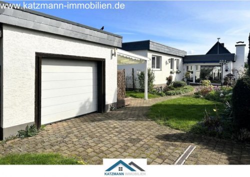 Erftstadt Winkelbungalow mit Garage und idyllischem Garten im Herzen von Lechenich zu verkaufen - 10 Fußminuten bis zum Markt! Haus