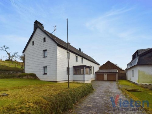 Blankenheim (Kreis Euskirchen) Hausangebote Hier wartet ein Einfamilienhaus mit Nebengebäude und Doppelgarage auf einen neuen Eigentümer Haus kaufen