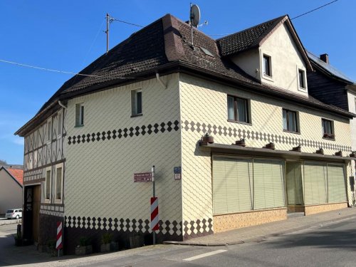 Windesheim Immo Ein-Zweifamilienhaus mit ehemaligem Ladenlokal und Nebengebäude in Windesheim zu verkaufen. Haus kaufen