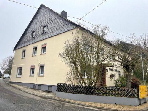 Kirchberg (Hunsrück) Häuser ehemaliger Bauernhof in Ortsmitte mit sehr viel Platz mit kleinem Vorgarten Haus kaufen