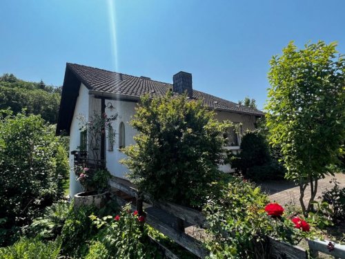 Raumbach Immobilien Gemütliches Einfamilienhaus mit einem schönen Gartengrundstück in Raumbach/Meisenheim zu verkaufen Haus kaufen