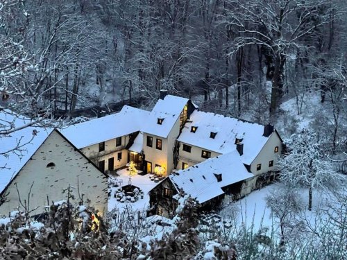 Münstermaifeld Immobilien Inserate Exklusives Mühlenanwesen, vollständig sanierte historische Mühle in absoluter Alleinlage mit 2,6 ha Land. Ein fränkischer 